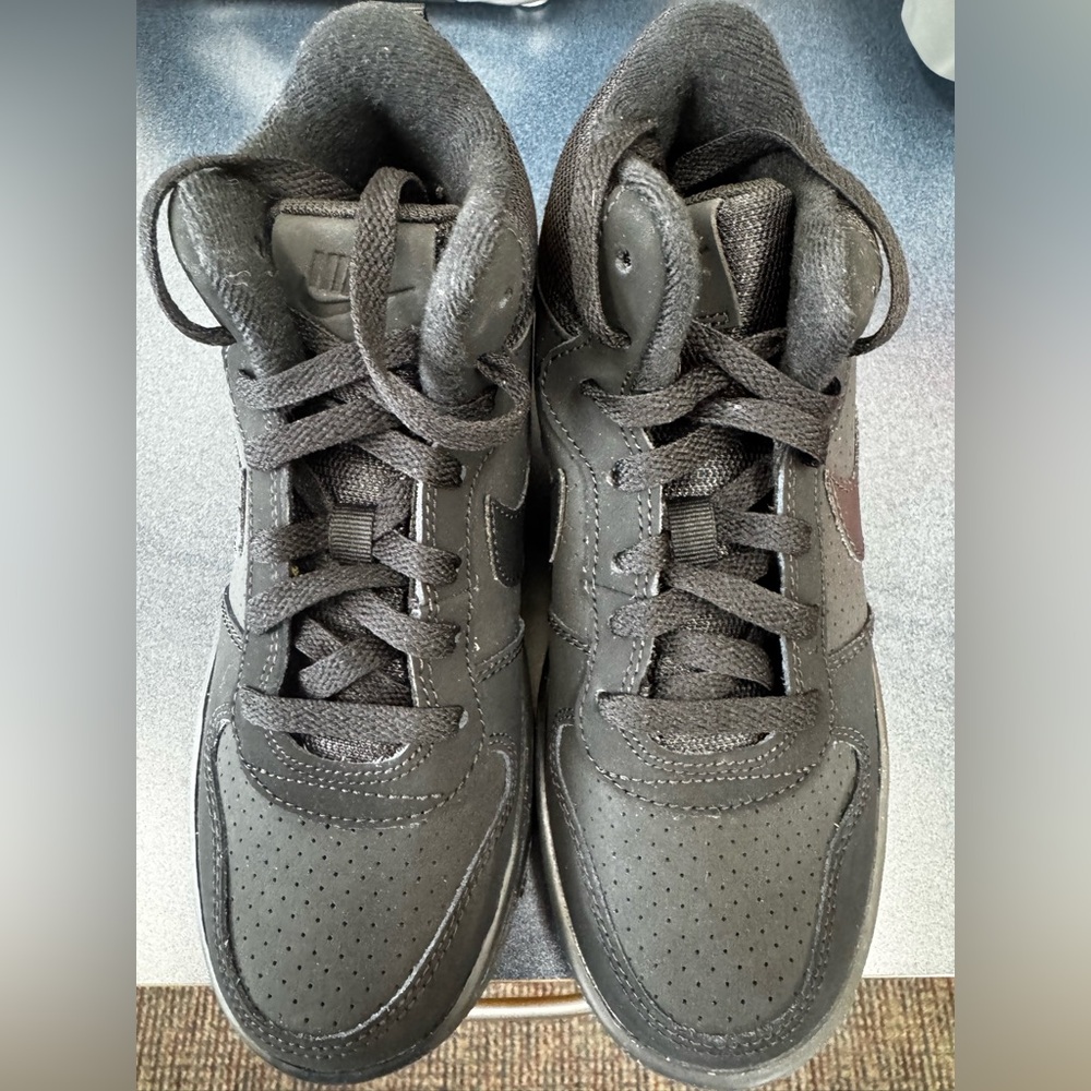 Nike Court Borough Mid new